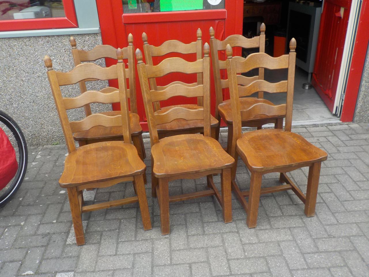 Geheel massief eiken eet tafel + 6 zeer stevige stoelen 170 x 99 cm