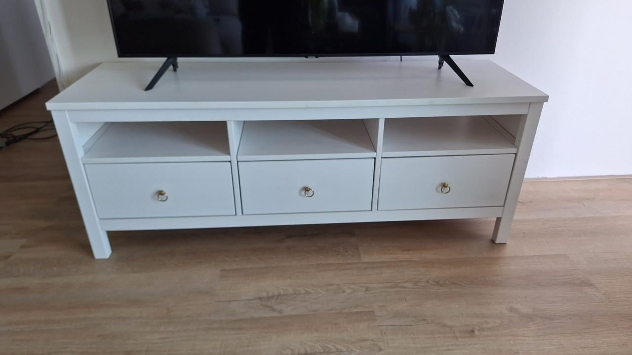 Ikea tv kast gratis GERESERVEERD