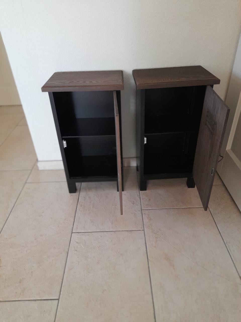 2 Nachtkastjes ( in goede staat ) 34 x 24 x 60H