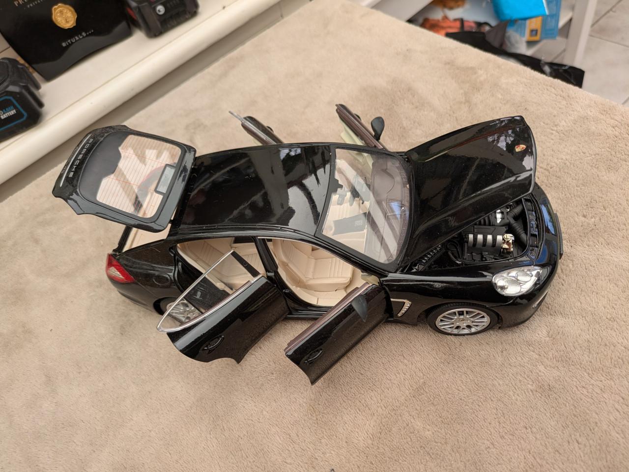 Porsche Panamere 4S 1:18