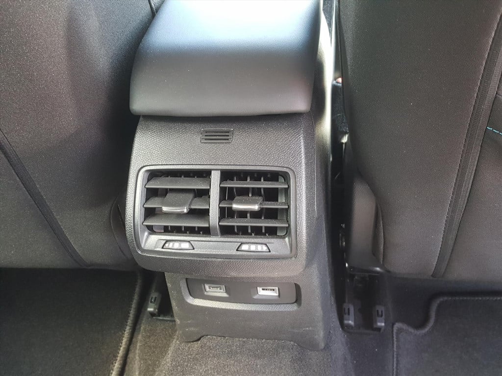 Citroen Ë-c4 feel pack 50kwh 136pk 3-fase navigatie | trekhaak | apple carp