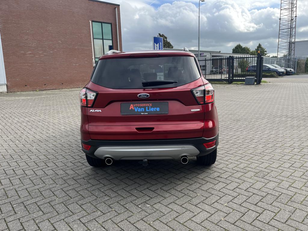 Ford Kuga 1.5 ecoboost titanium 2000 kg  trekgewicht