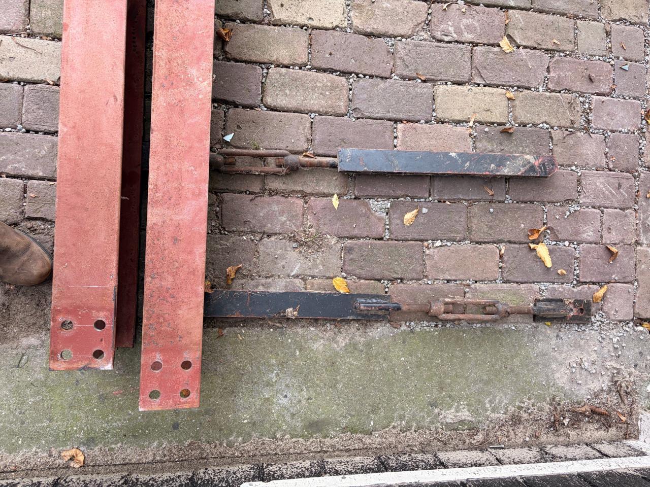 GRATIS staalprofielen 2000mm x 5300 lang plus werklift van staal