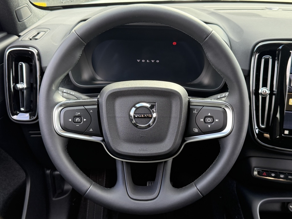 Volvo Ex40 extended range plus dark