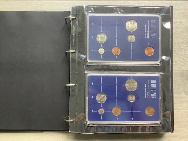 Nederland , FDC jaarsets periode 1982 t/m 2001 in album.