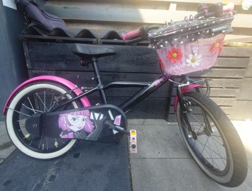 Meisjesfiets B'Twin Spy Hero roze zwart 16 inch met mandje