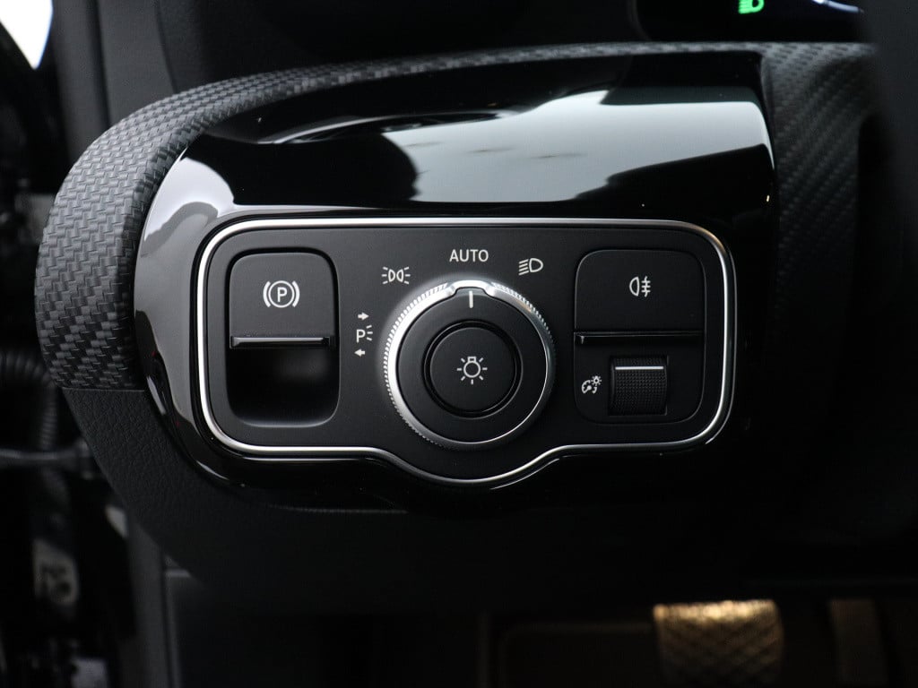 Mercedes-Benz Cla 180 star edition | dodehoekassistent | keyless go | parke