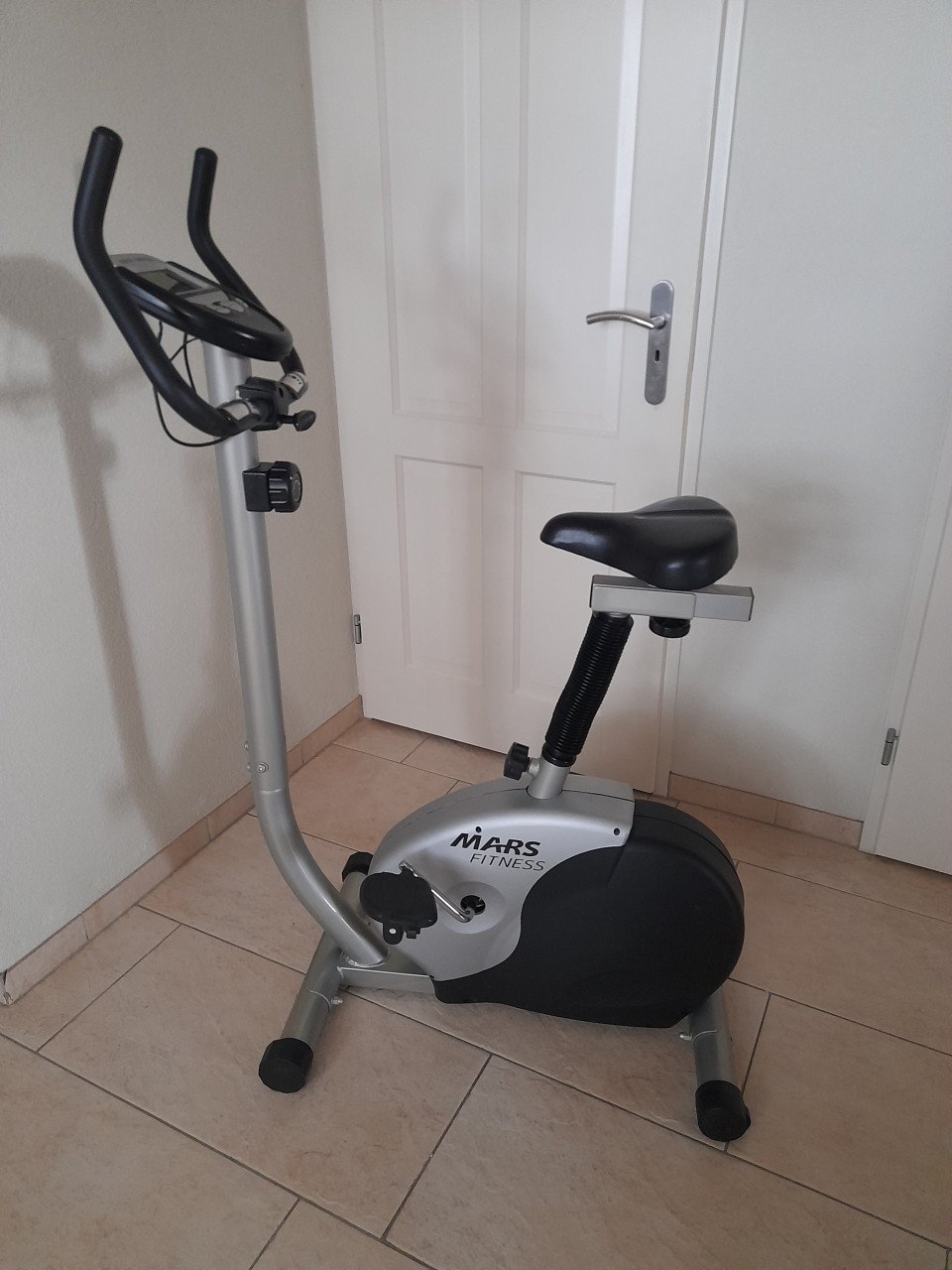 Hometrainer (werkt naar behoren ) in goede staat !