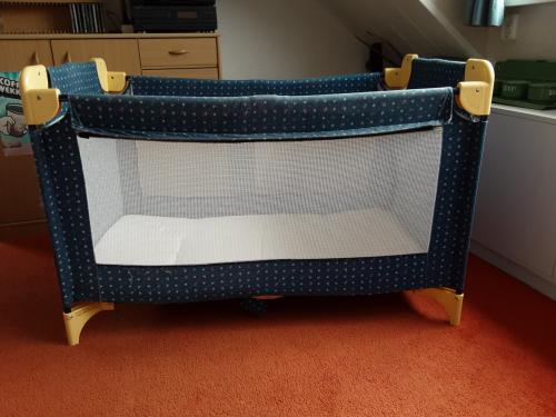 Campingbedje en kinderstoel
