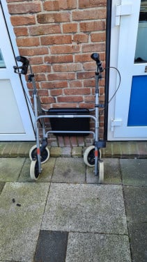 In goed staat Rollator met goed hand remmen