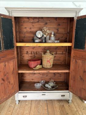 Grote brocante kast