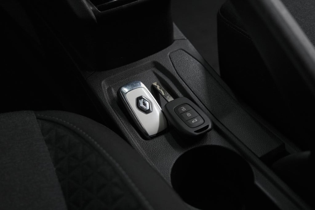 Renault Clio tce 90 zen | navigatie | parkeersensoren | apple carplay | 16 