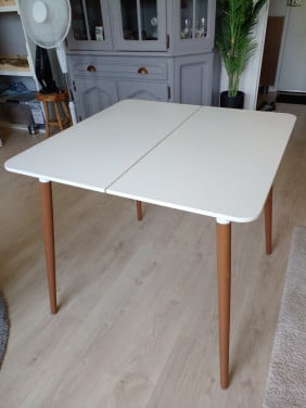 Mi Casa tuintafel 80 x 80 met afschroefbare houten poten.