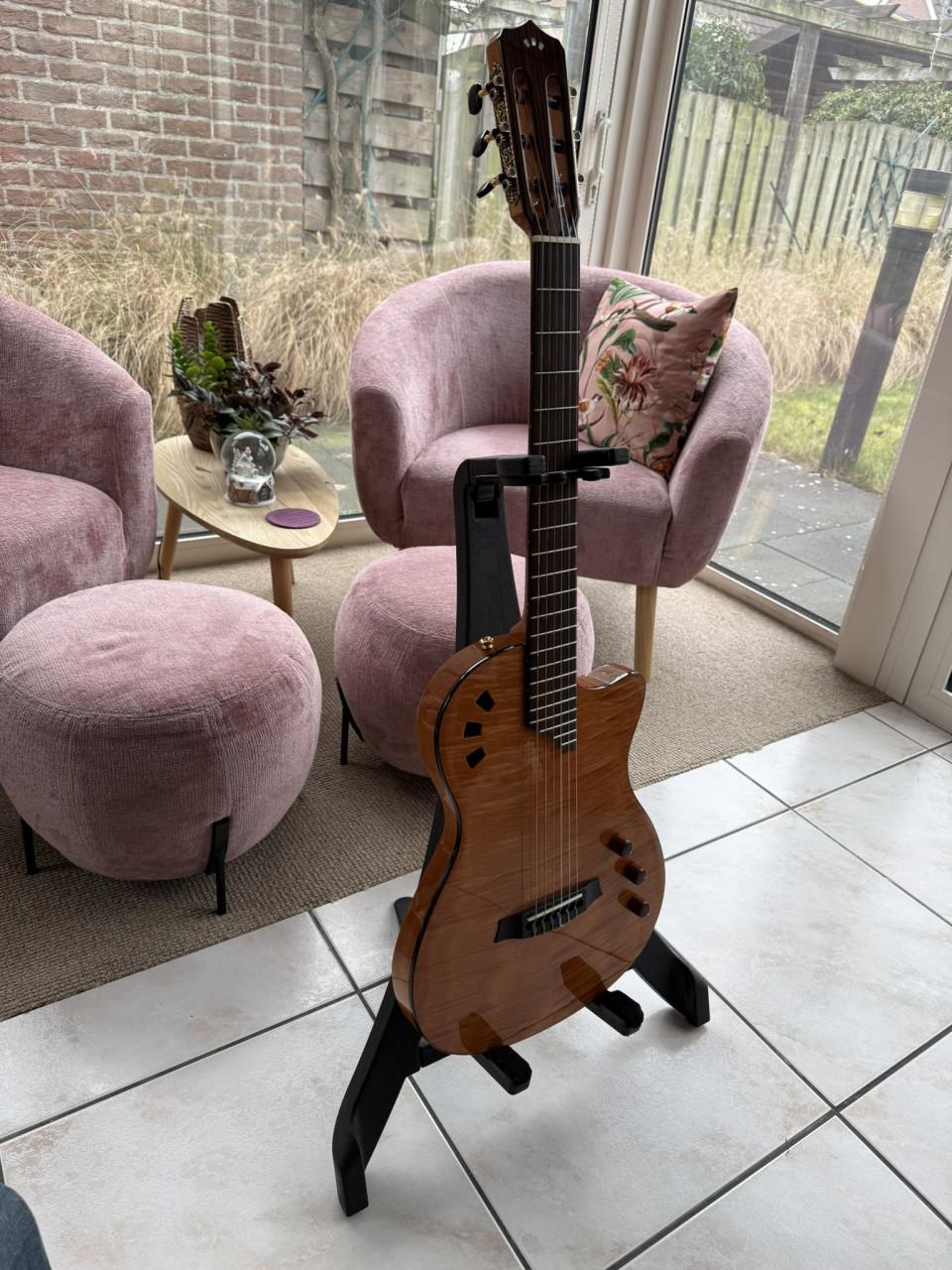 Te koop aangeboden: Cordoba Semi Acoustische gitaar