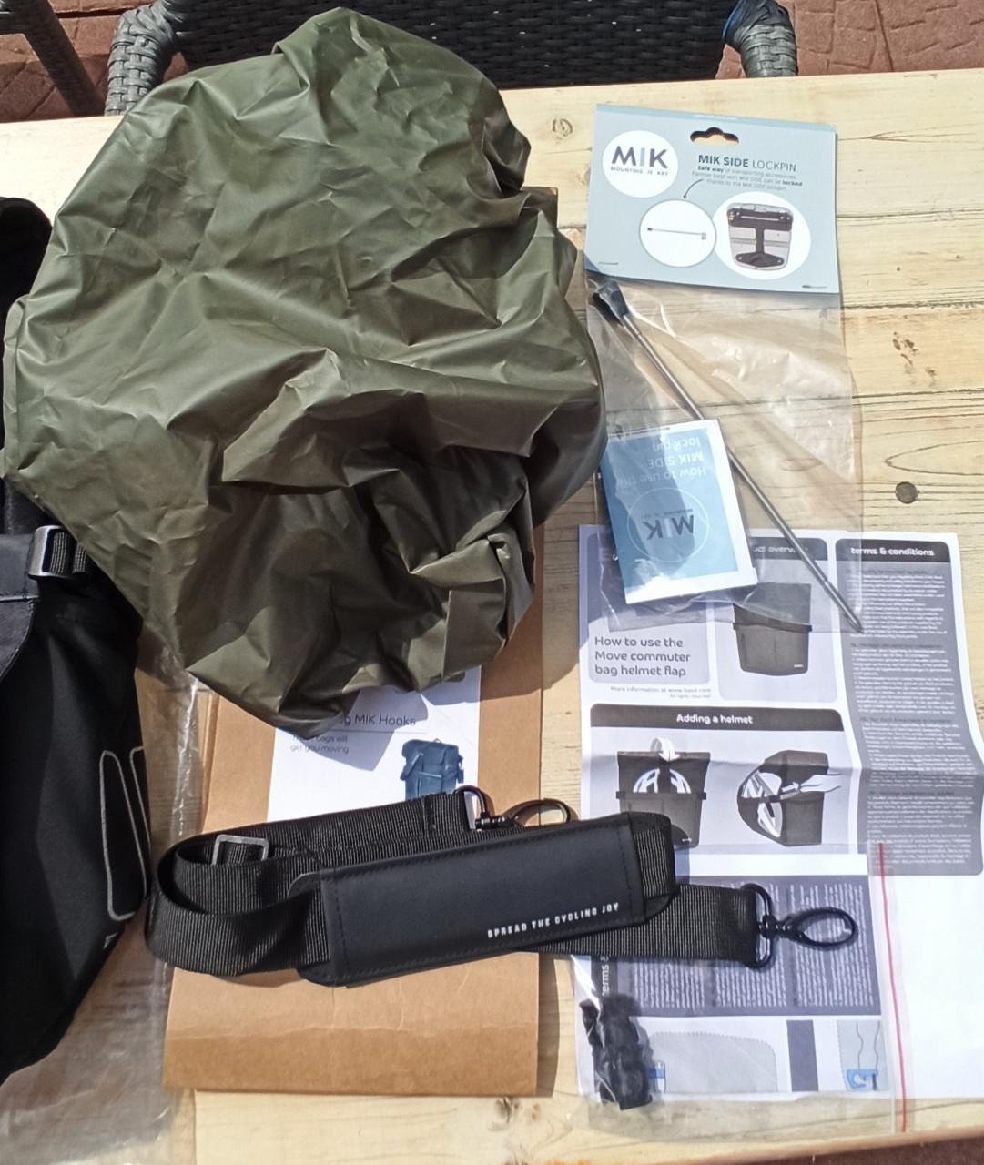 Fietstas Basil Move Schoudertas MIK Hooks 15L - Zwart