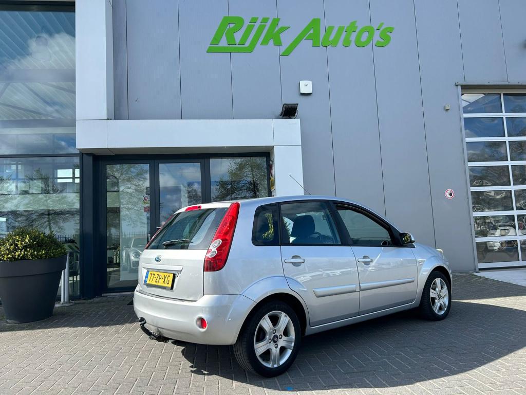 Ford Fiesta 1.3-8v futura * airco * trekhaak * l.m. velgen * e.l. ramen