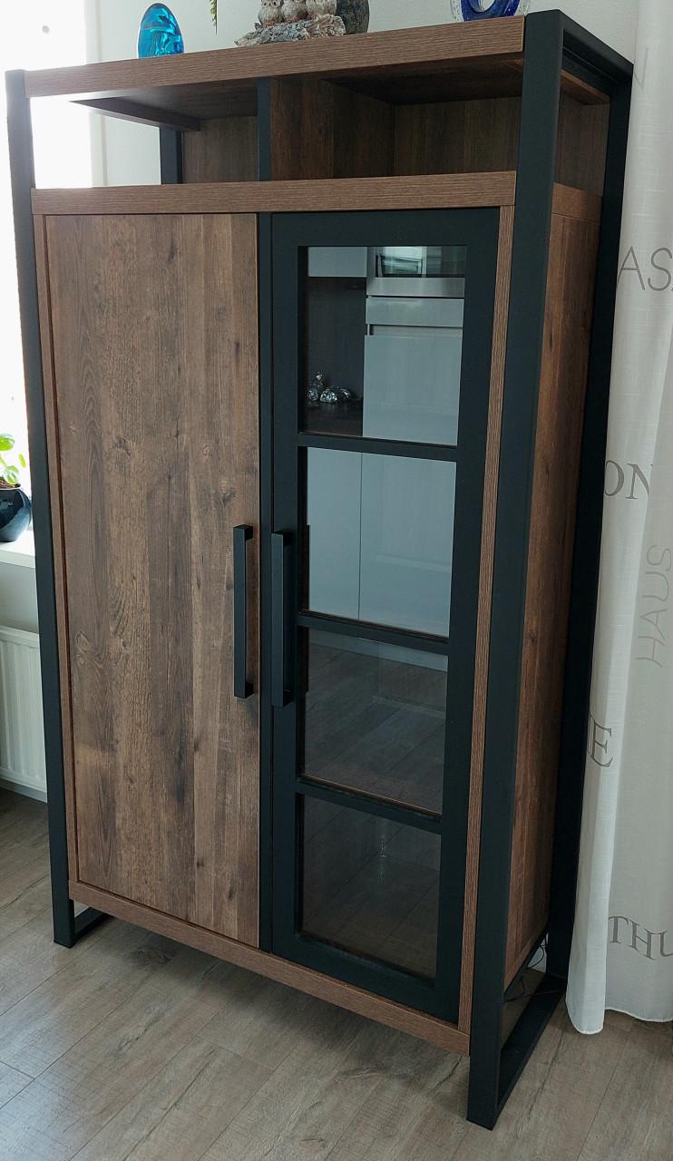 Te koop  Eettafel,salontafel,vitrinekast TV Meubel.