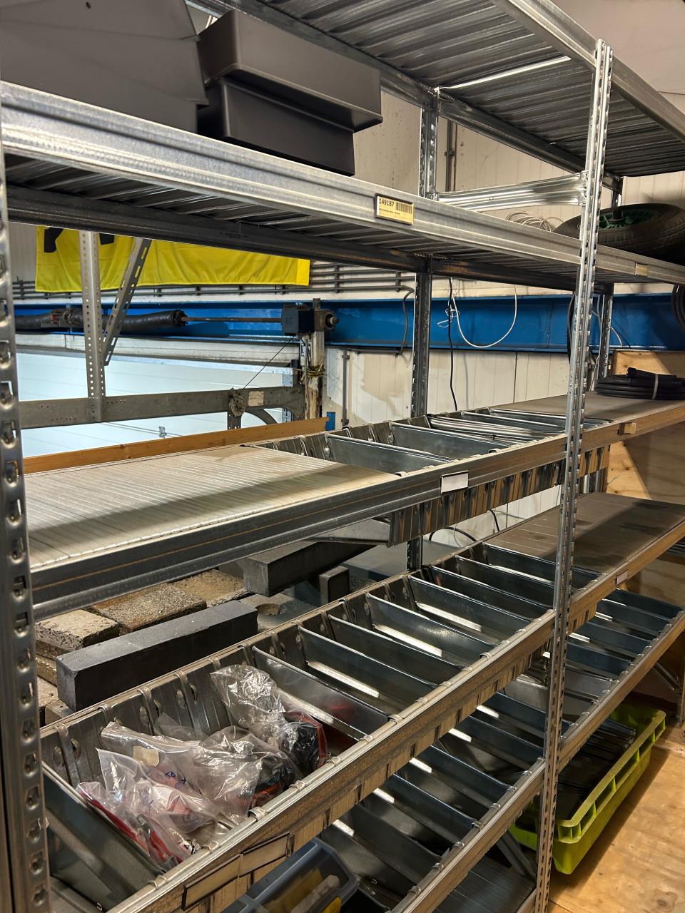 Industriële magazijnstellingen, verzinkt en degelijk uitgevoerd.