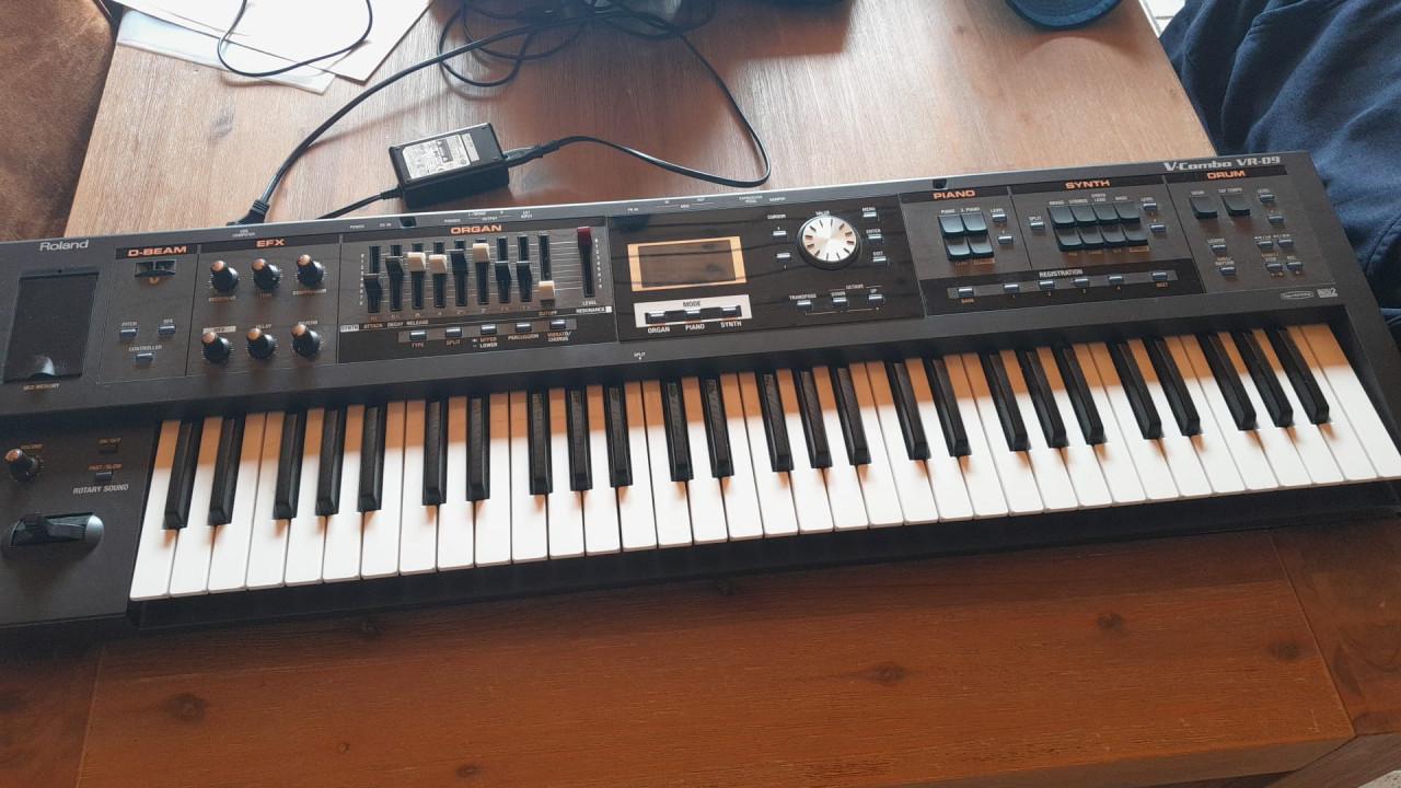 Roland VR-09 Keyboard