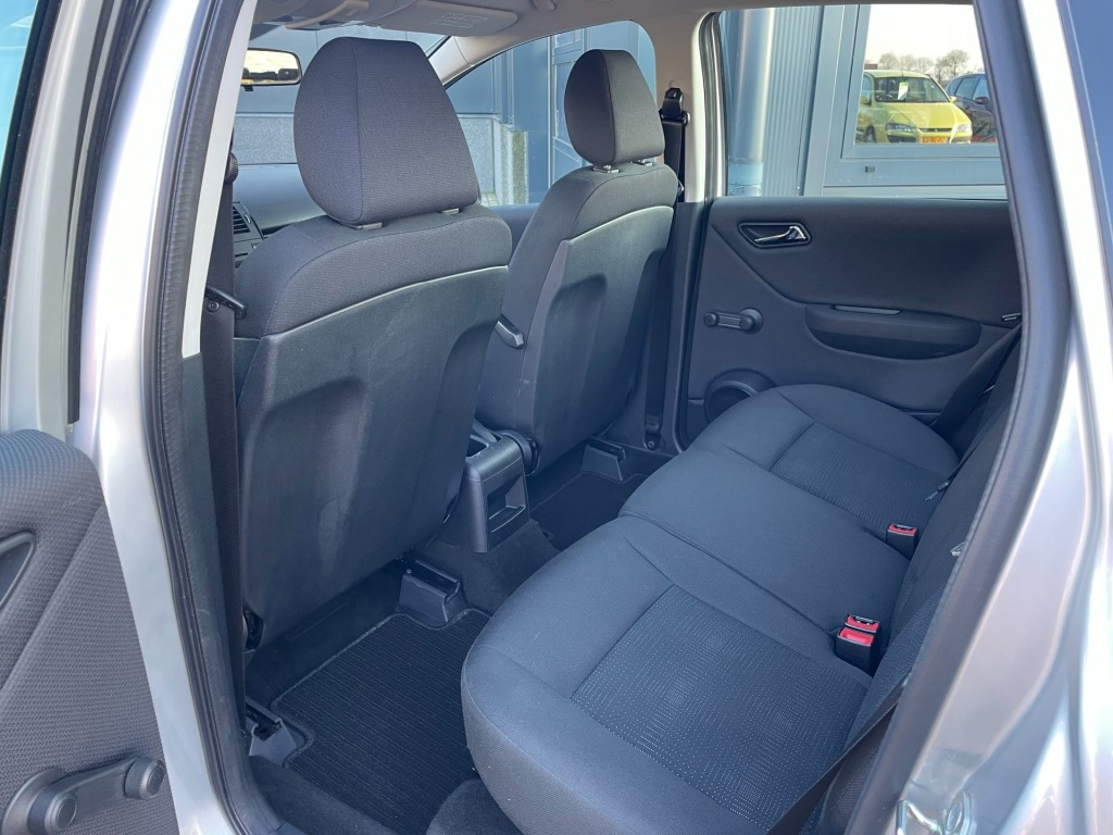 Mercedes-Benz A-Klasse blue efficiency business class
