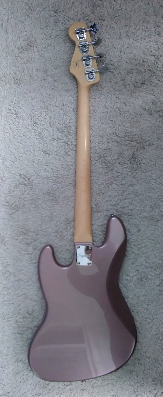 Squier Affinity Jazz Bass 2024 Burgundy Mist/Penny 190 euro.