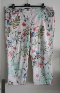 Bloemen  3/4 broek maat 50