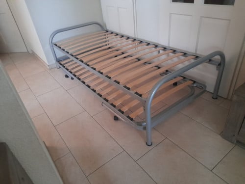 Bed met onderschuif bed (in goede nette staat ) 90 x 200