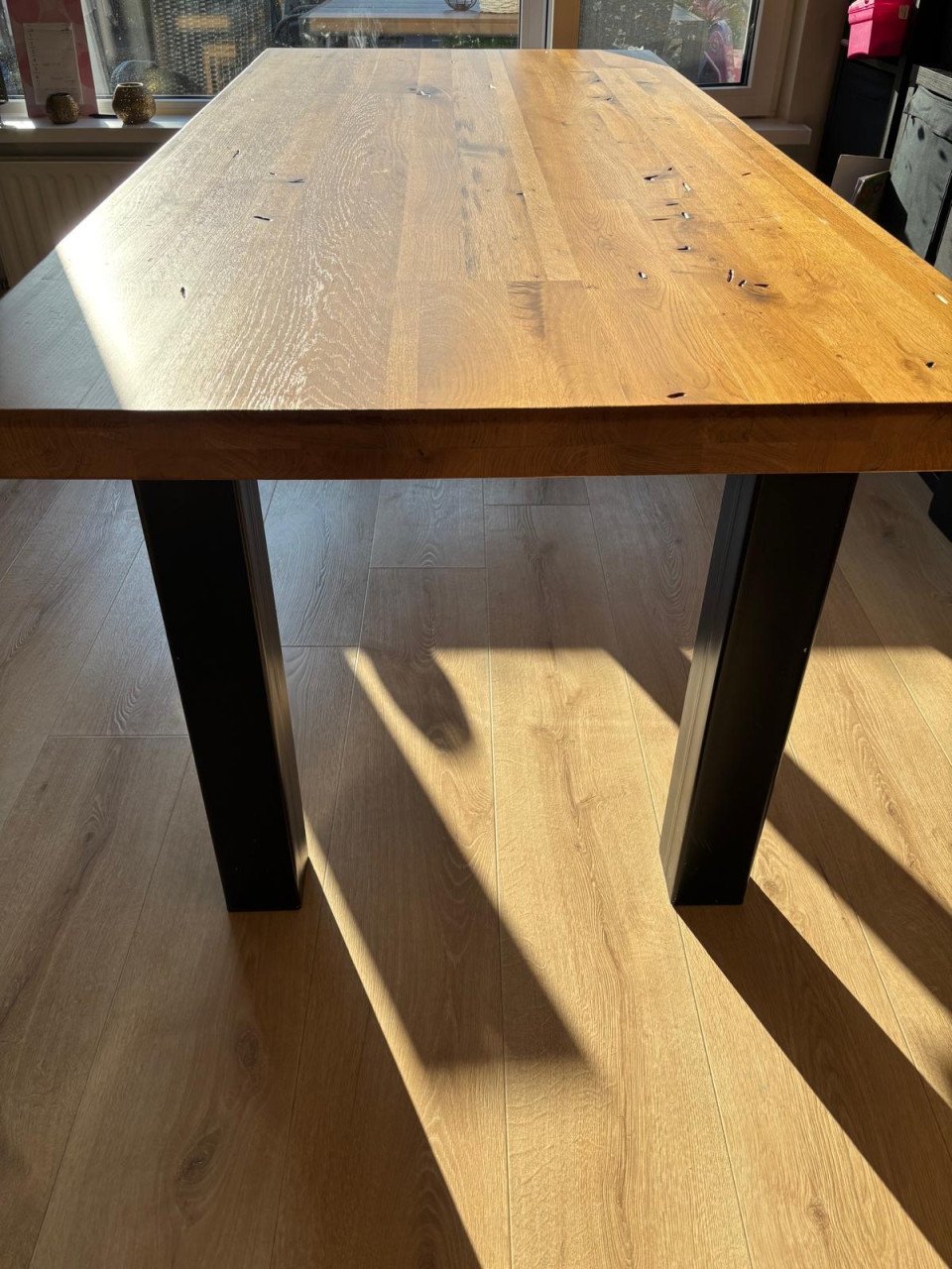 Licht eikenhouten tafel