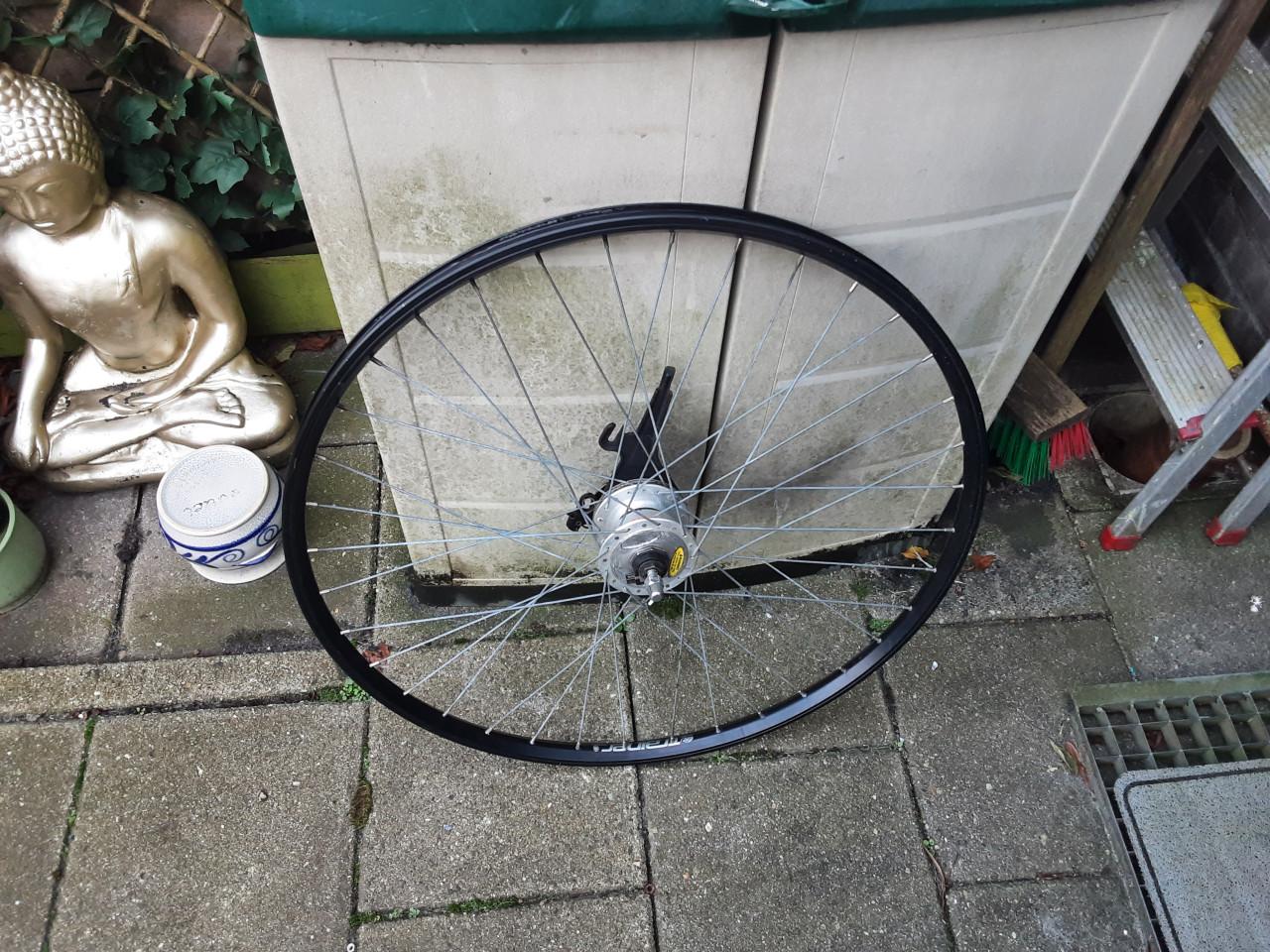 28 inch nexus voorwiel, naafdynamo, rollerbrake rem  ( zwarte velg  )