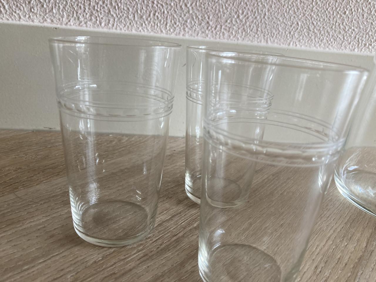 Oud glaswerk karaf en 4 glazen