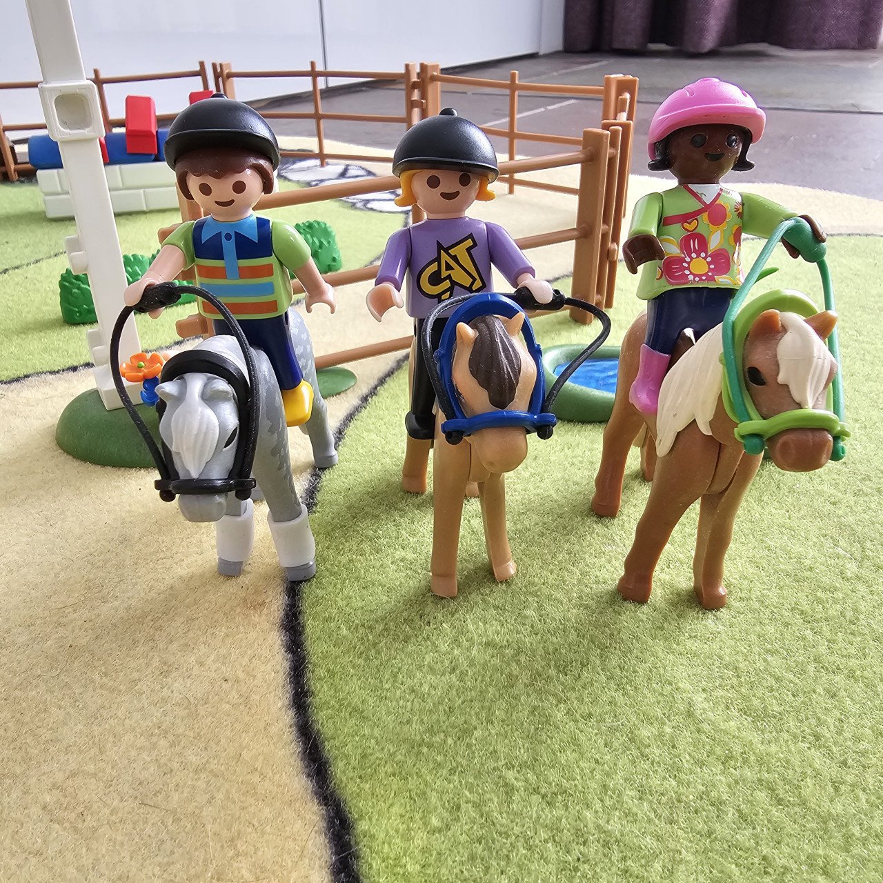 Playmobil pony manege springwedstrijd huifkar en meer