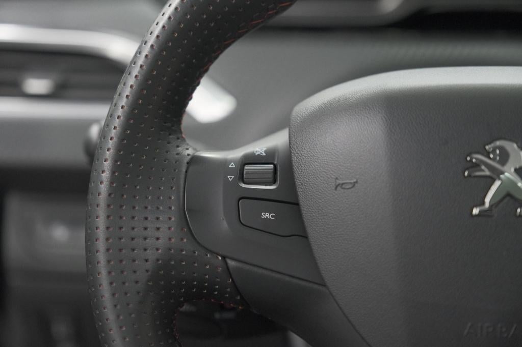 Peugeot 2008 puretech 110 eat6 gt line | trekhaak | camera | panoramadak | 