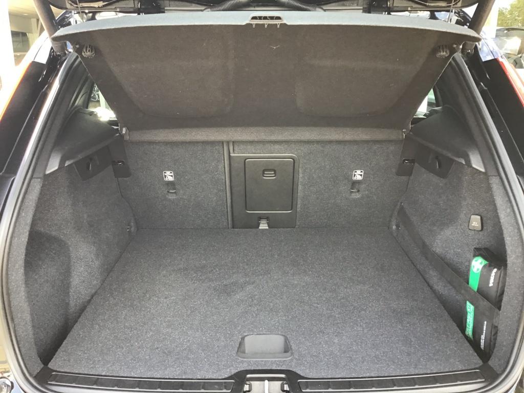 Volvo XC40 t4 190pk momentum pro| trekhaak| climate| navi| elek.achterklep