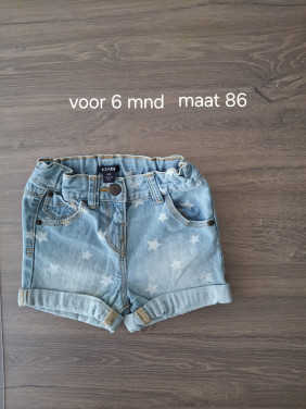Spijkerbroekje