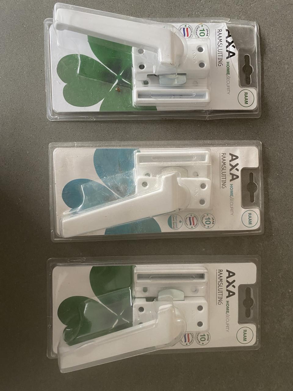 Raamsluiting AXA 3 stiks