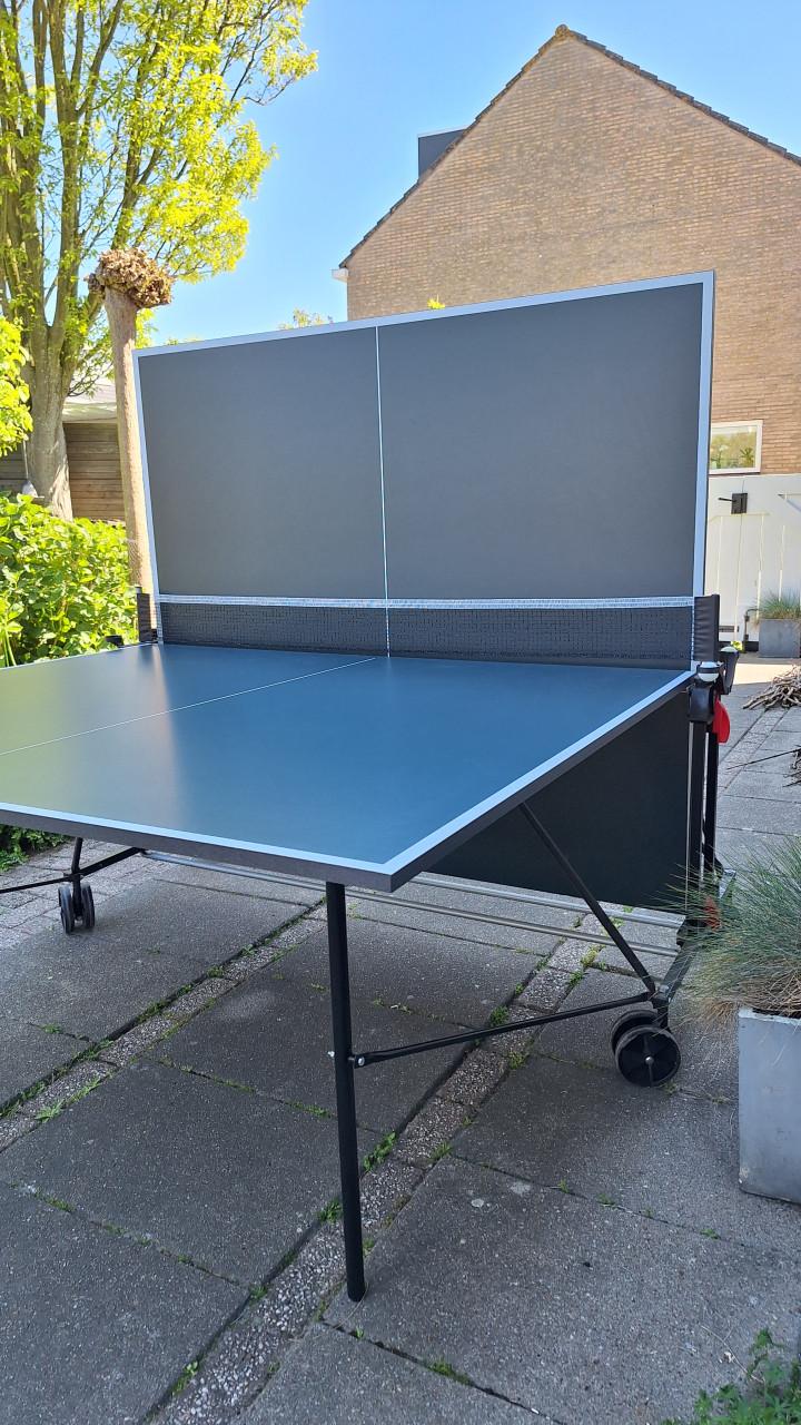Als nieuw uitziende tafeltennistafel