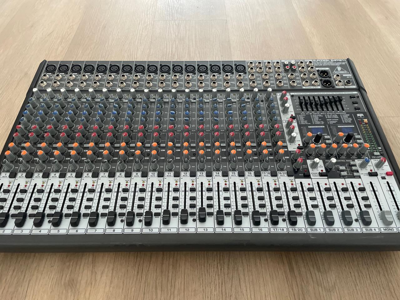 Behringer Eurodesk SX2442FX Mengpaneel + Stevige Flightcase!