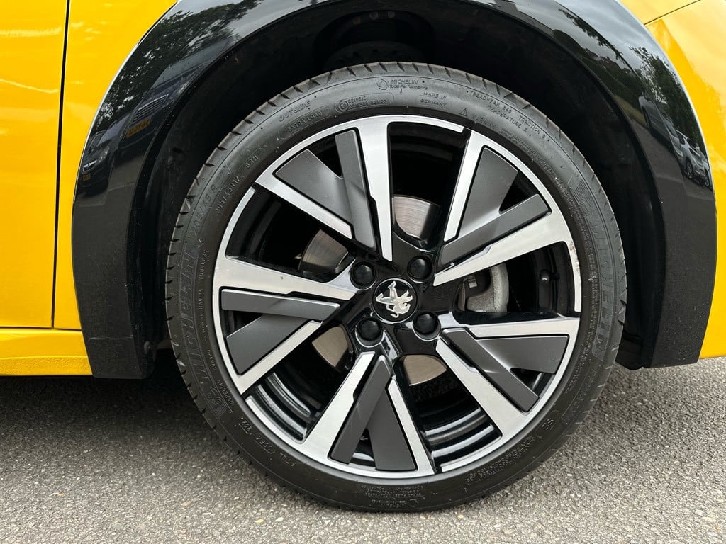 Peugeot 208 1.2 puretech gt-line // automaat //