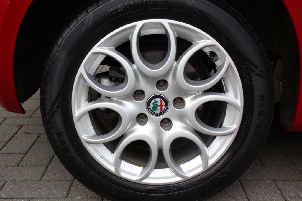 Alfa Romeo Giulietta 1.4 turbo multiair super - panorama dak - navi - stoel