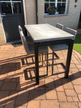 Bartafel met 4 stoelen