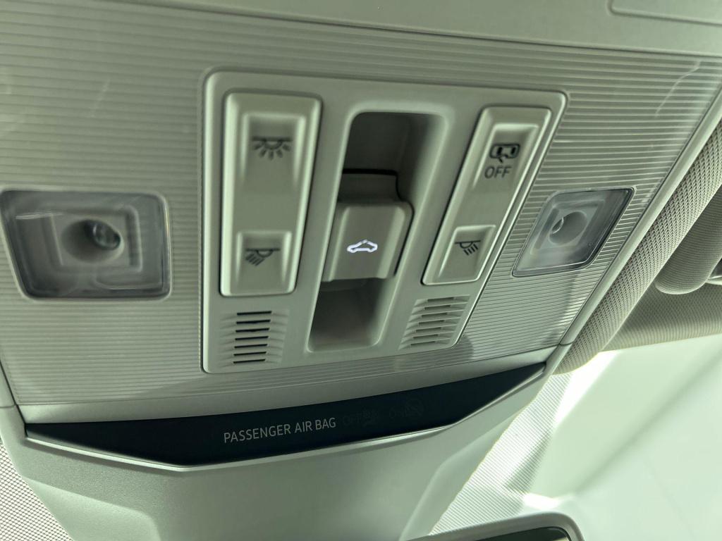 Volkswagen T-roc 1.0 tsi style | lmv | panorama dak | navigatie | parkeer s