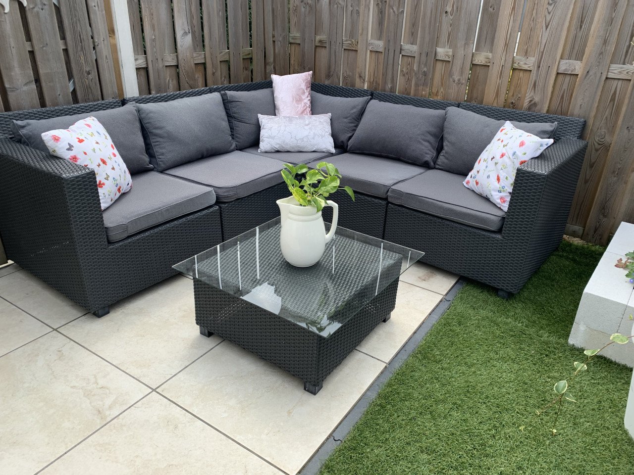 Loungeset zwart wicker, plus tafel plus kussens