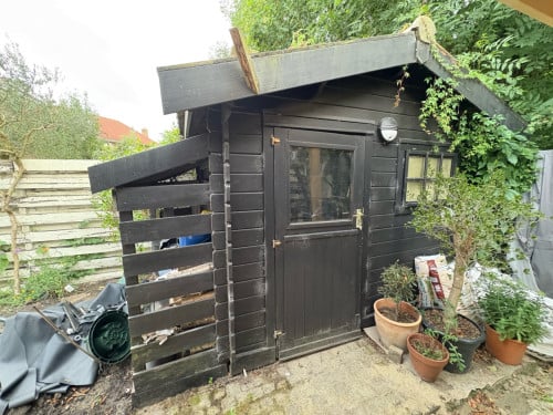 Tuinhuis/blokhut met dakpannen