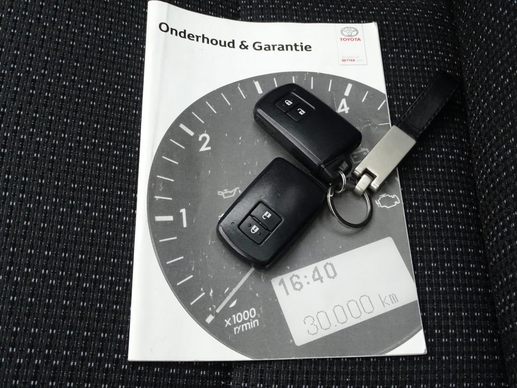 Toyota Auris 1.8 hybrid lease pro | pano | stoelverwarming | camera