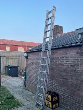 Uitschuifbare ladder