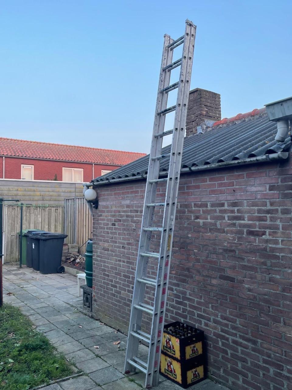 Uitschuifbare ladder