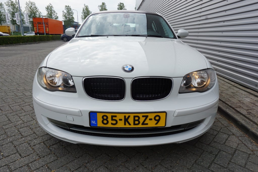 BMW 1 Serie 116i business line airco / elektr. ramen / lm velgen / trekhaak