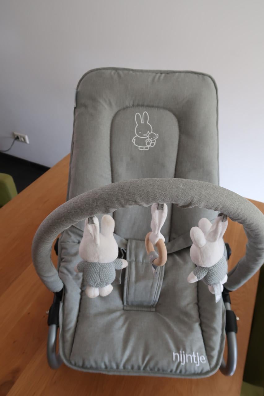 Prénatal olijfgroen Nijntje wipstoel ( van 0 tot 9 mnd./9 kg) z.g.a.n.