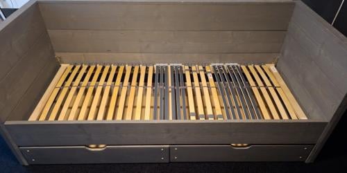 Te koop: stoere greywash bedbank