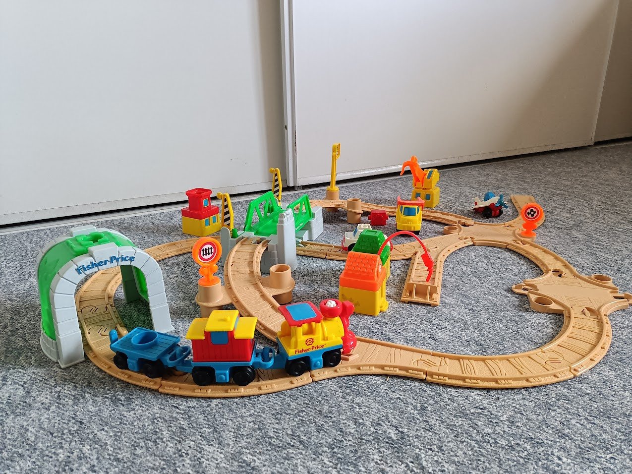 Treinset met Spoorbrug, Tunnel en Treinen  Fisher-price